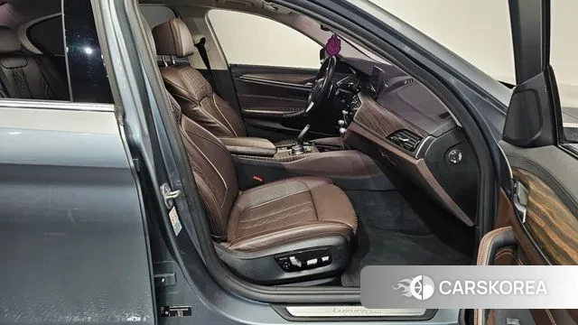 BMW 5 Series (G30) 2018 Серый из Кореи, фото 2