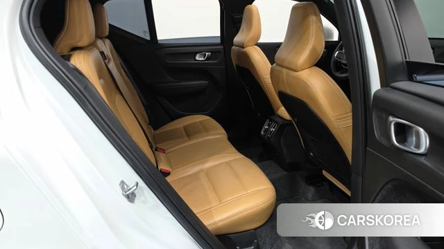 Volvo XC40 2021 Белый из Кореи, фото 2