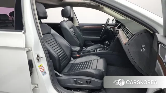 Volkswagen Passat GT (B8) 2018 Белый из Кореи, фото 2