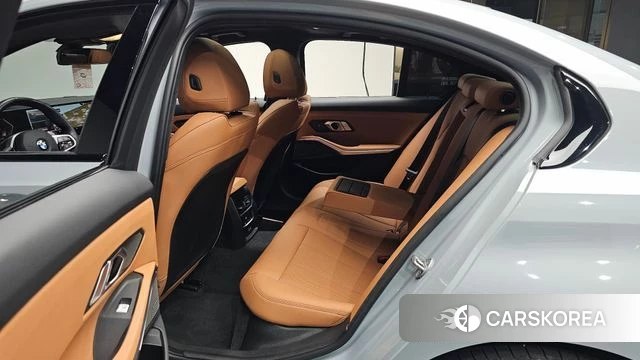 BMW 3 Series (G20) 2025 Серебристо-серый из Кореи, фото 2