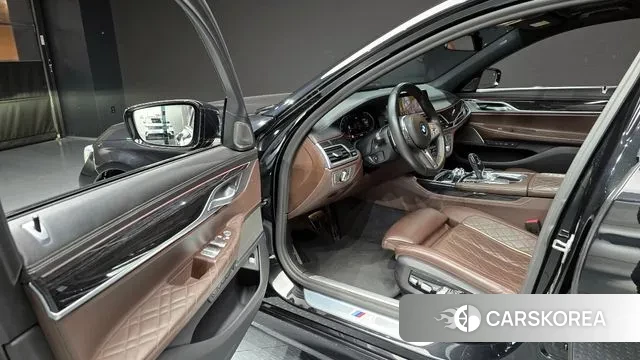 BMW 7 Series (G11) 2020 Черный из Кореи, фото 2