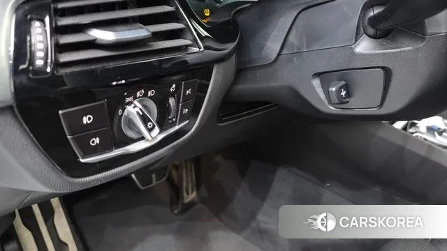 BMW 5 Series (G30) 2018 Серебристо-серый из Кореи, фото 2