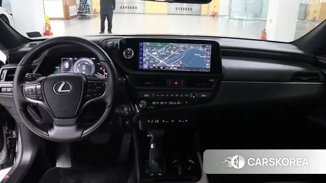 Lexus ES300h 7th generation 2025 Серебристо-серый из Кореи, фото 2