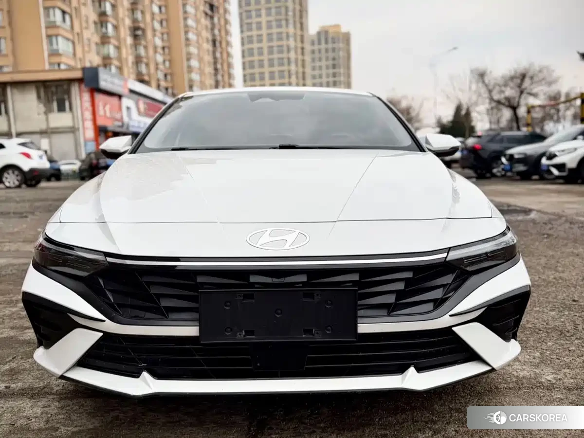 Hyundai Elantra 2023 Белый из Китая, фото 2