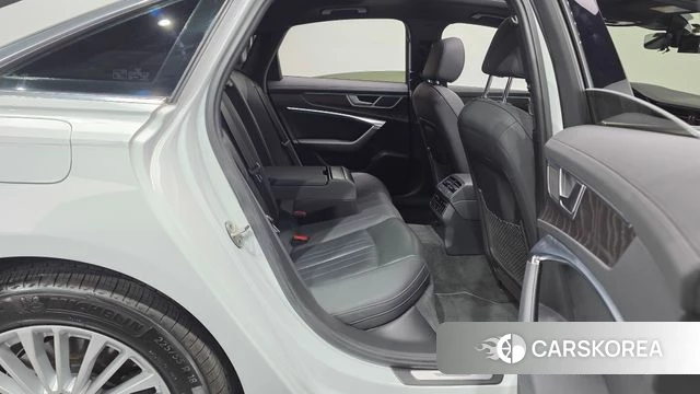 Audi A6 (C8) 2021 Белый из Кореи, фото 2