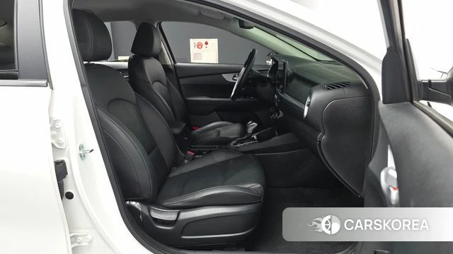 Kia The New K3 2nd generation 2022 Белый из Кореи, фото 2