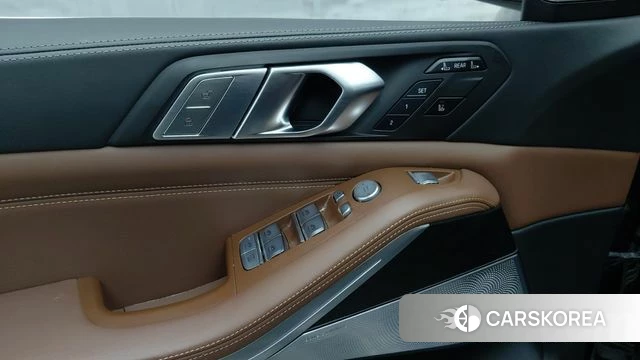 BMW X7 (G07) 2022 Черный из Кореи, фото 2