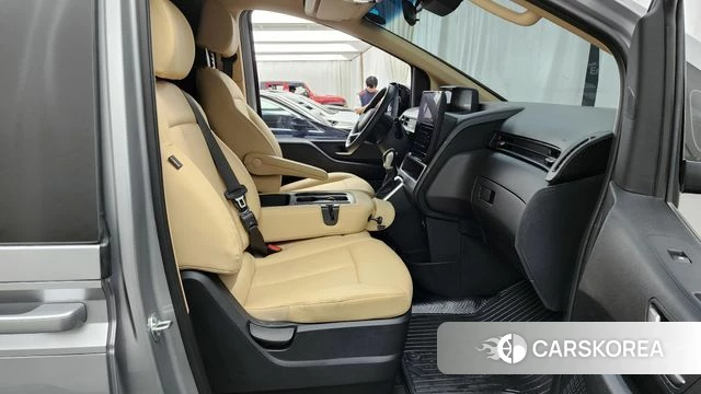 Hyundai Staria 2025 Серебристо-серый из Кореи, фото 2