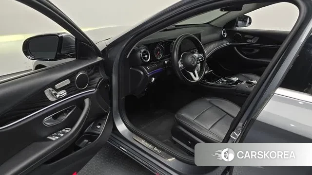 Mercedes-Benz E-Class W213 2018 Серый из Кореи, фото 2