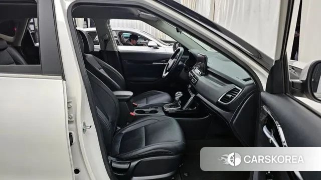 Kia Seltos 2022 Белый из Кореи, фото 2