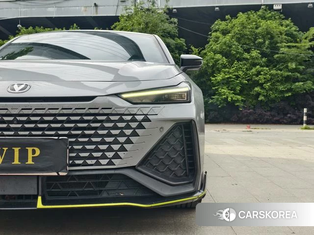Chang'an UNI-V 2022 Серебристо-серый из Китая, фото 2