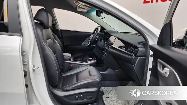 Kia Niro Plus 2022 Белый из Кореи, фото 2