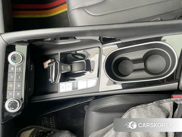 Hyundai Elantra 2023 Белый из Китая, фото 2
