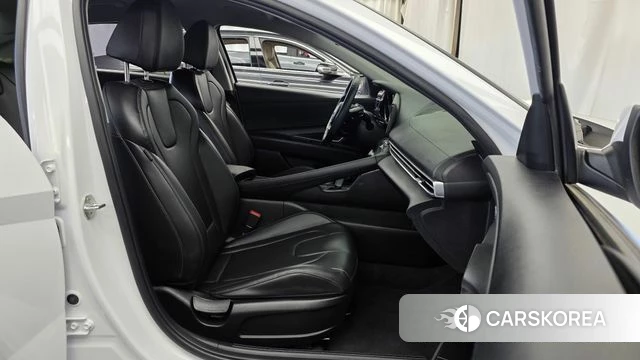 Hyundai Avante Hybrid (CN7) 2022 Белый из Кореи, фото 2