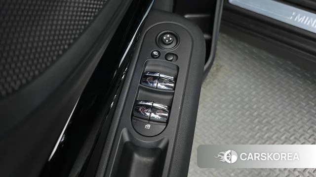 Mini Cooper Clubman 2023 Черный из Кореи, фото 2