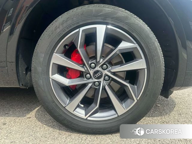 Audi Q5L 2024 Черный из Китая, фото 2