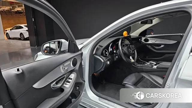 Mercedes-Benz C-Class W205 2018 Серебристо-серый из Кореи, фото 2