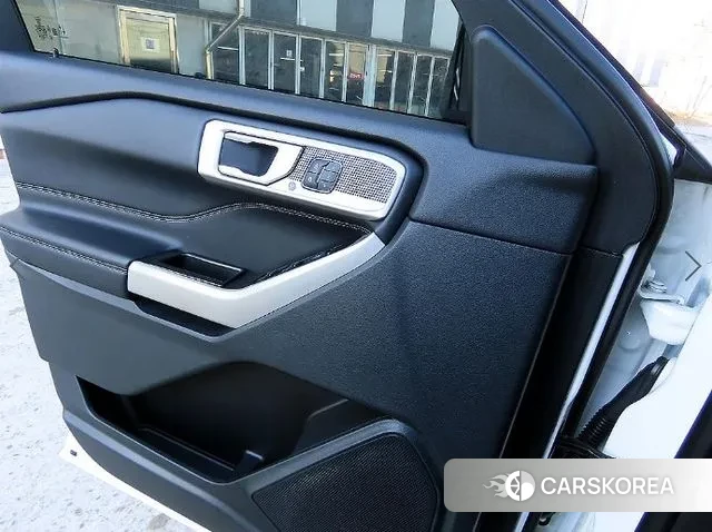 Ford Explorer 6th Generation 2021 Белый из Кореи, фото 2