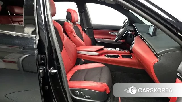 Genesis GV70 2021 Черный из Кореи, фото 2