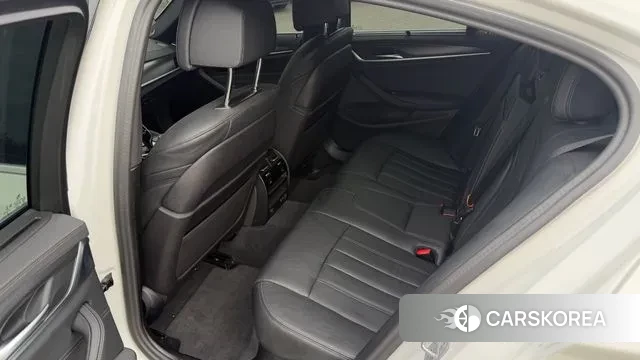 BMW 5 Series (G30) 2022 Белый из Кореи, фото 2