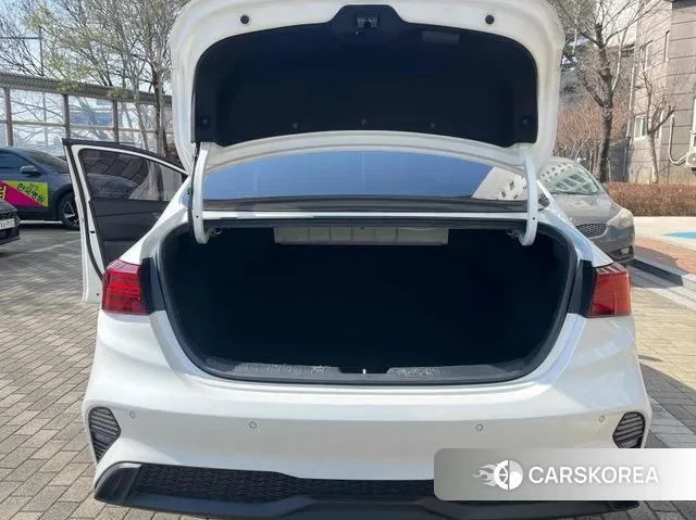 Kia The New K3 2nd generation 2023 Белый из Кореи, фото 2