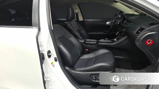 Lexus CT200h 2018 Белый из Кореи, фото 2