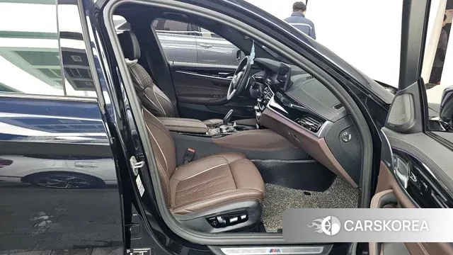 BMW 5 Series (G30) 2022 Черный из Кореи, фото 2