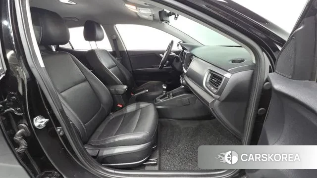 Kia Stonic 2018 Черный из Кореи, фото 2