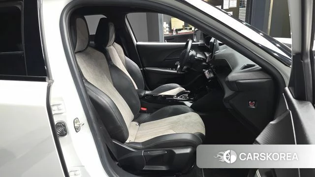 Peugeot e-2008 second generation 2021 Белый из Кореи, фото 2