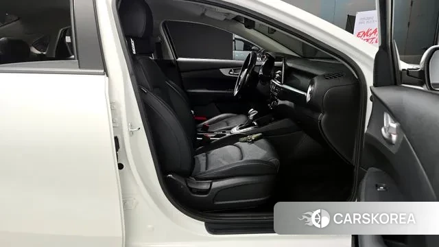 Kia The New K3 2nd generation 2021 Белый из Кореи, фото 2