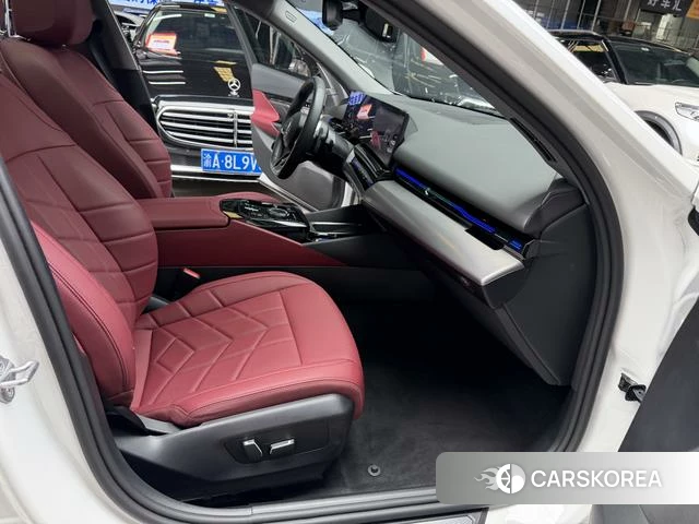 BMW 5 series 2024 Белый из Китая, фото 2