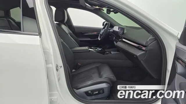 BMW 5 Series (G60) 2024 Белый из Кореи, фото 2