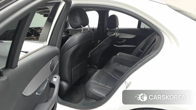 Mercedes-Benz C-Class W205 2018 Белый из Кореи, фото 2