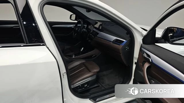 BMW X2 (F39) 2023 Белый из Кореи, фото 2