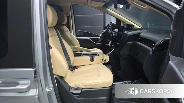 Hyundai Staria 2022 Серебряный из Кореи, фото 2