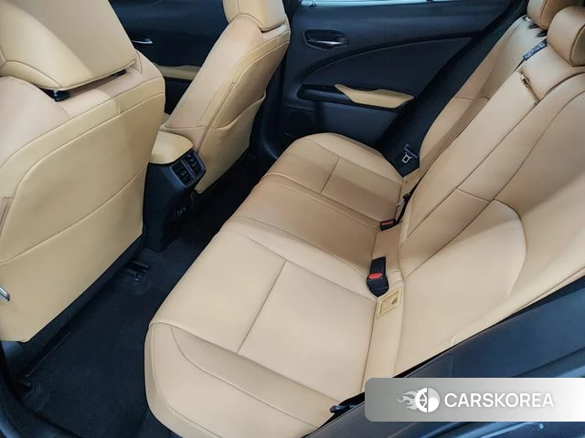 Lexus UX300h 2025 Серый из Кореи, фото 2