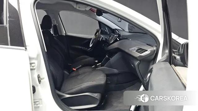 Peugeot 208 2018 Белый из Кореи, фото 2