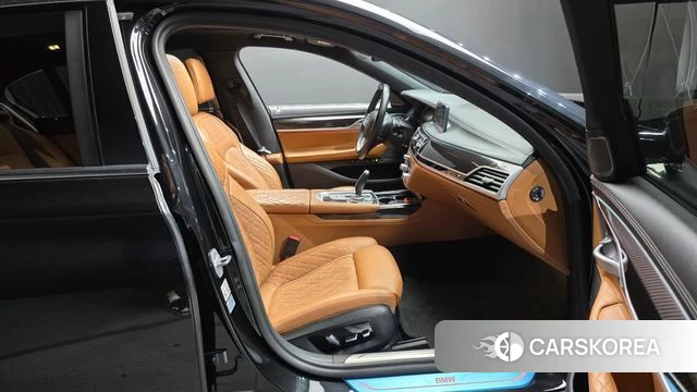 BMW 7 Series (G11) 2019 Черный из Кореи, фото 2