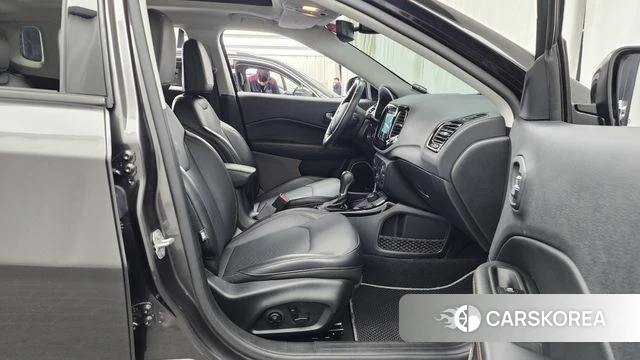 Jeep Compass 2nd Generation 2019 Серый из Кореи, фото 2