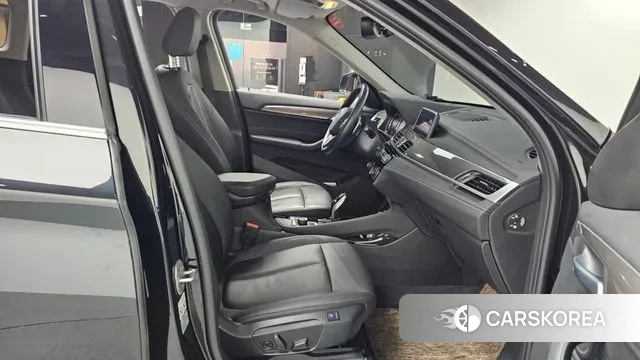 BMW X1 (F48) 2020 Черный из Кореи, фото 2