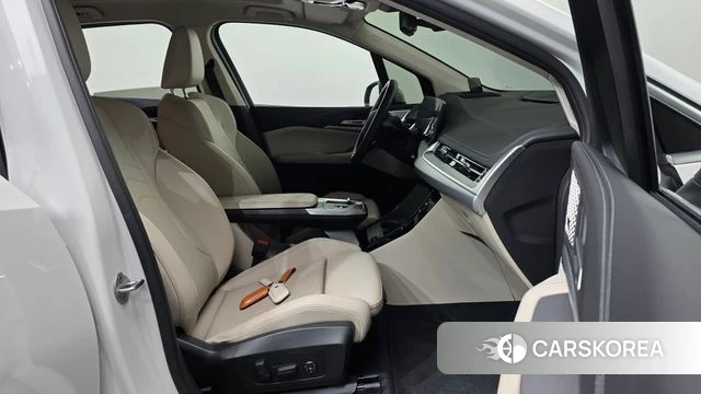 BMW 2 Series Active Tourer (U06) 2025 Белый из Кореи, фото 2