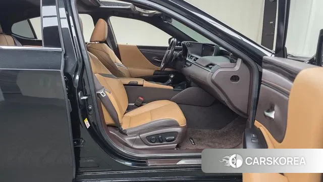 Lexus ES300h 7th generation 2018 Черный из Кореи, фото 2