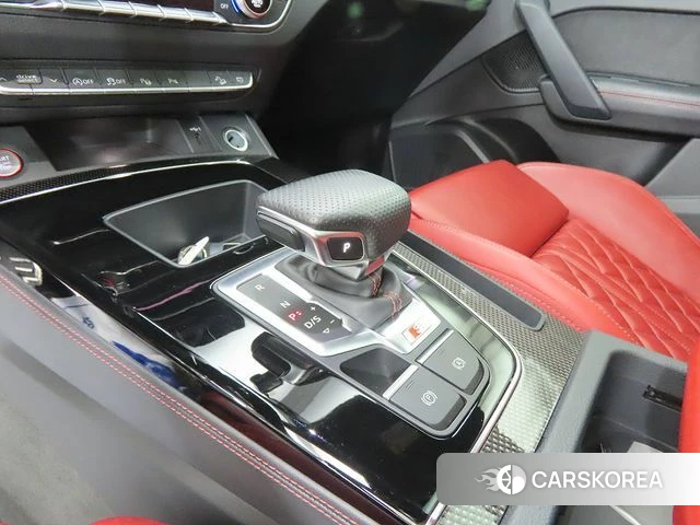 Audi SQ5 (FY) 2023 Темно-зеленый из Кореи, фото 2