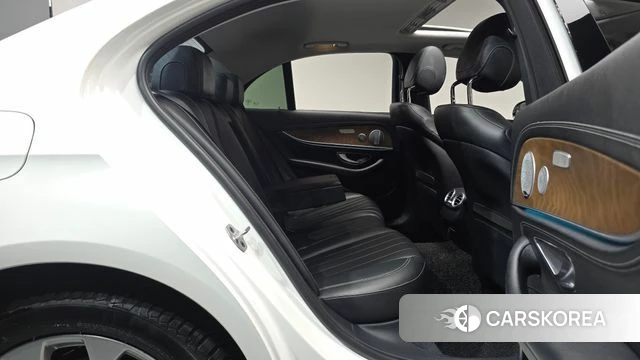 Mercedes-Benz E-Class W213 2018 Белый из Кореи, фото 2