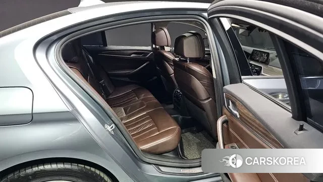 BMW 5 Series (G30) 2019 Серебристо-серый из Кореи, фото 2