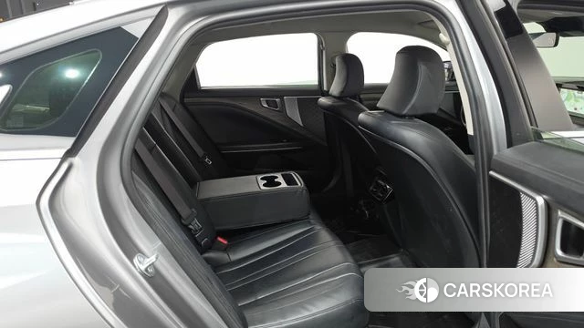 Kia K8 2024 Серебристо-серый из Кореи, фото 2