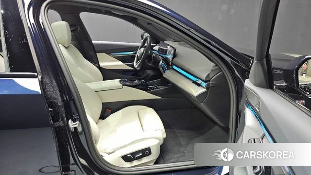 BMW 5 Series (G60) 2025 Синий из Кореи, фото 2