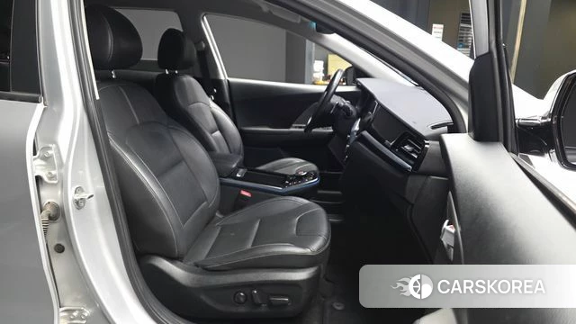 Kia Niro Plus 2022 Серебряный из Кореи, фото 2