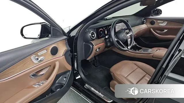 Mercedes-Benz E-Class W213 2022 Черный из Кореи, фото 2