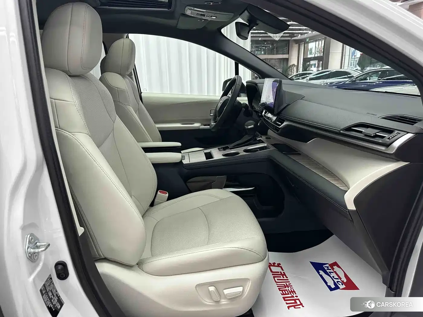 Toyota Sienna 2025 Белый из Китая, фото 2